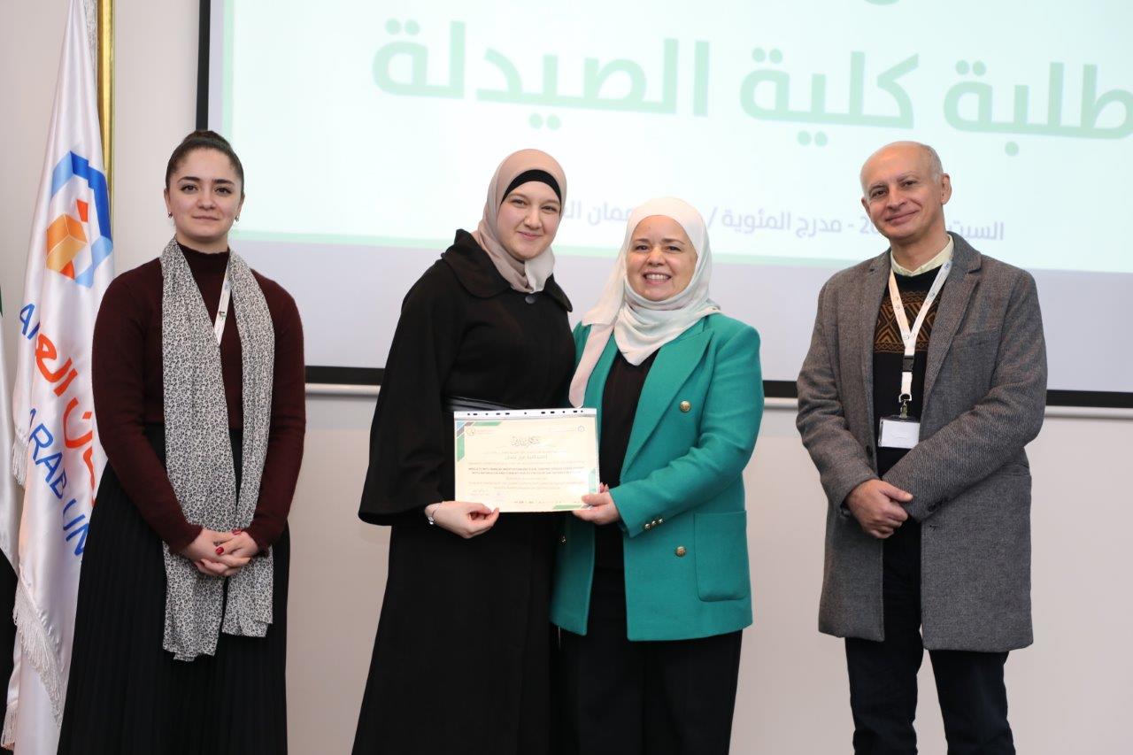 كلية الصيدلة في "جامعة عمان العربية" تحتفي بإنجازات طلبتها في حفل تكريم مميز23