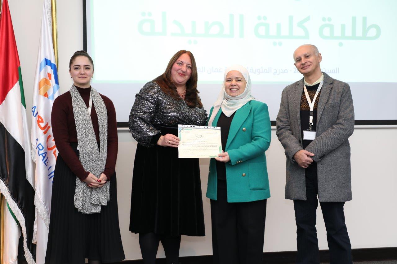 كلية الصيدلة في "جامعة عمان العربية" تحتفي بإنجازات طلبتها في حفل تكريم مميز25