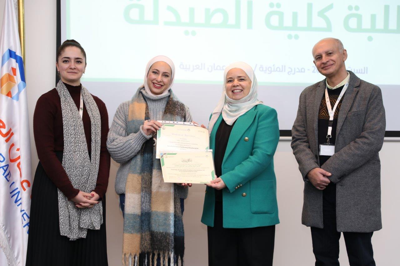 كلية الصيدلة في "جامعة عمان العربية" تحتفي بإنجازات طلبتها في حفل تكريم مميز27