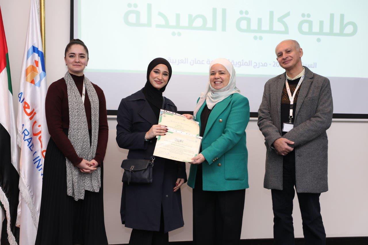 كلية الصيدلة في "جامعة عمان العربية" تحتفي بإنجازات طلبتها في حفل تكريم مميز29