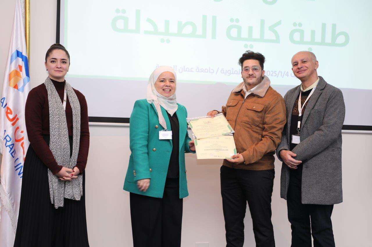 كلية الصيدلة في "جامعة عمان العربية" تحتفي بإنجازات طلبتها في حفل تكريم مميز34