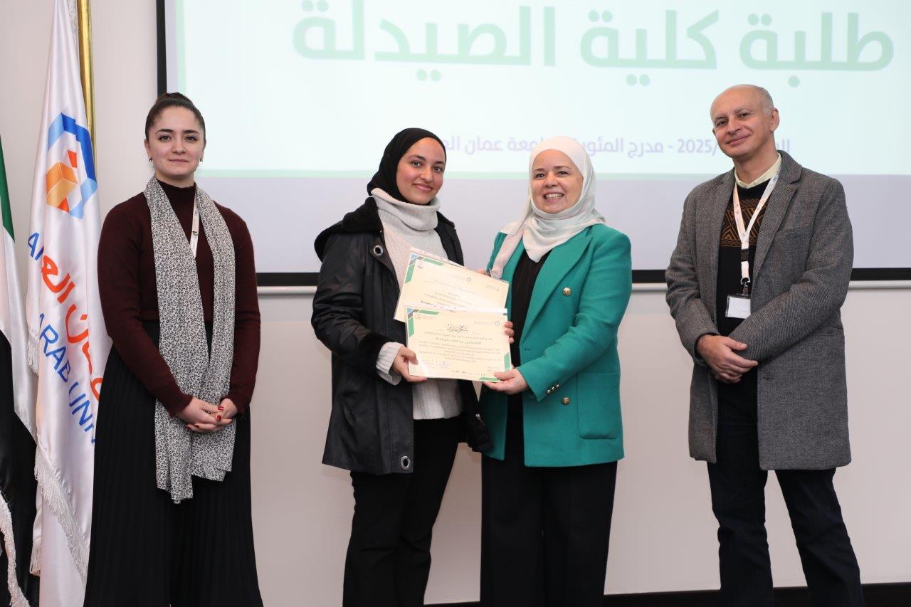 كلية الصيدلة في "جامعة عمان العربية" تحتفي بإنجازات طلبتها في حفل تكريم مميز35