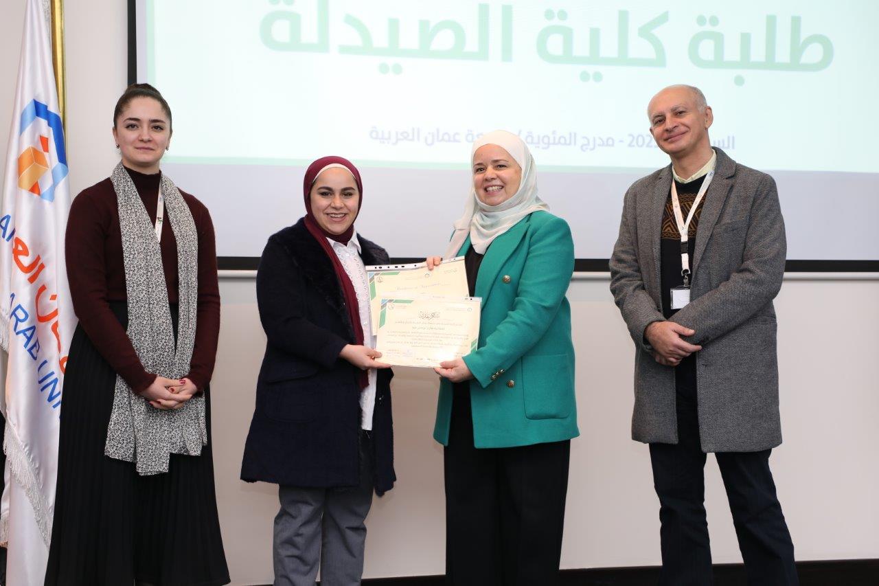 كلية الصيدلة في "جامعة عمان العربية" تحتفي بإنجازات طلبتها في حفل تكريم مميز37