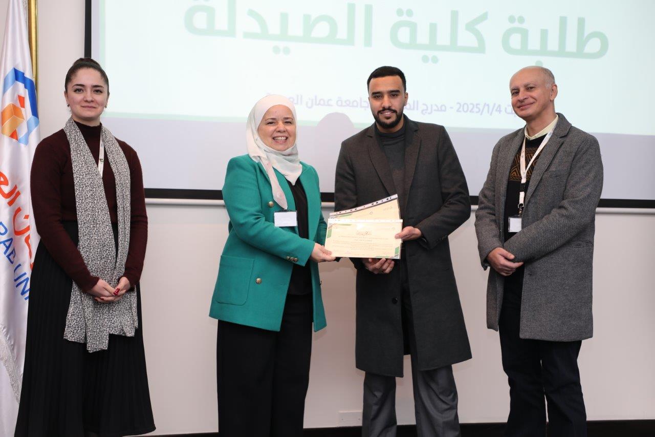 كلية الصيدلة في "جامعة عمان العربية" تحتفي بإنجازات طلبتها في حفل تكريم مميز38
