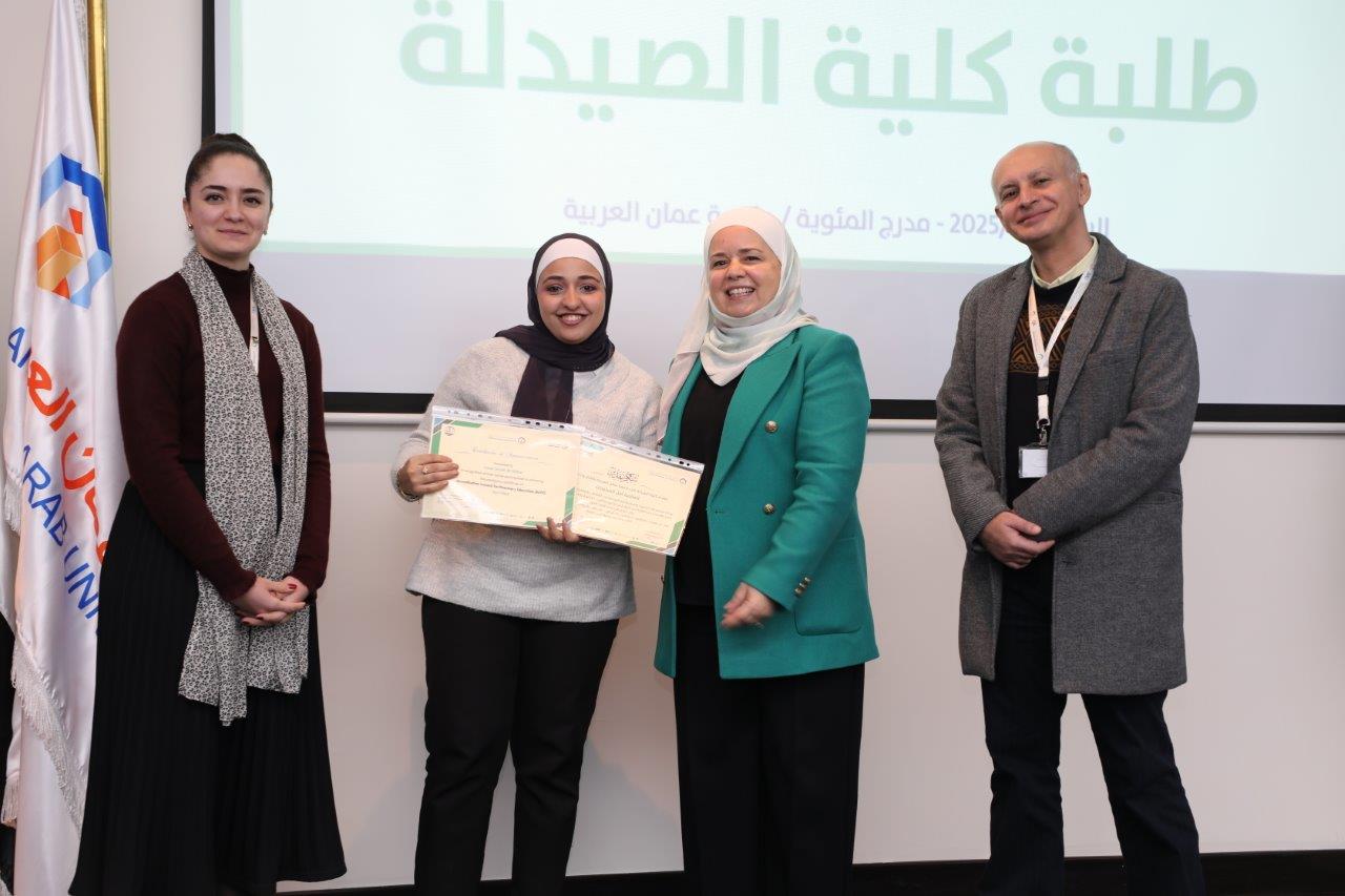 كلية الصيدلة في "جامعة عمان العربية" تحتفي بإنجازات طلبتها في حفل تكريم مميز39