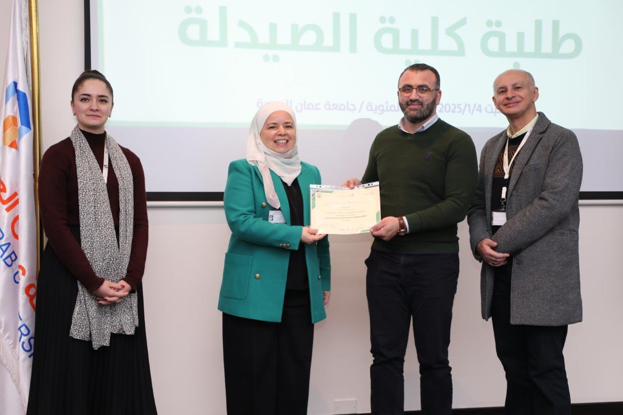 كلية الصيدلة في "جامعة عمان العربية" تحتفي بإنجازات طلبتها في حفل تكريم مميز40