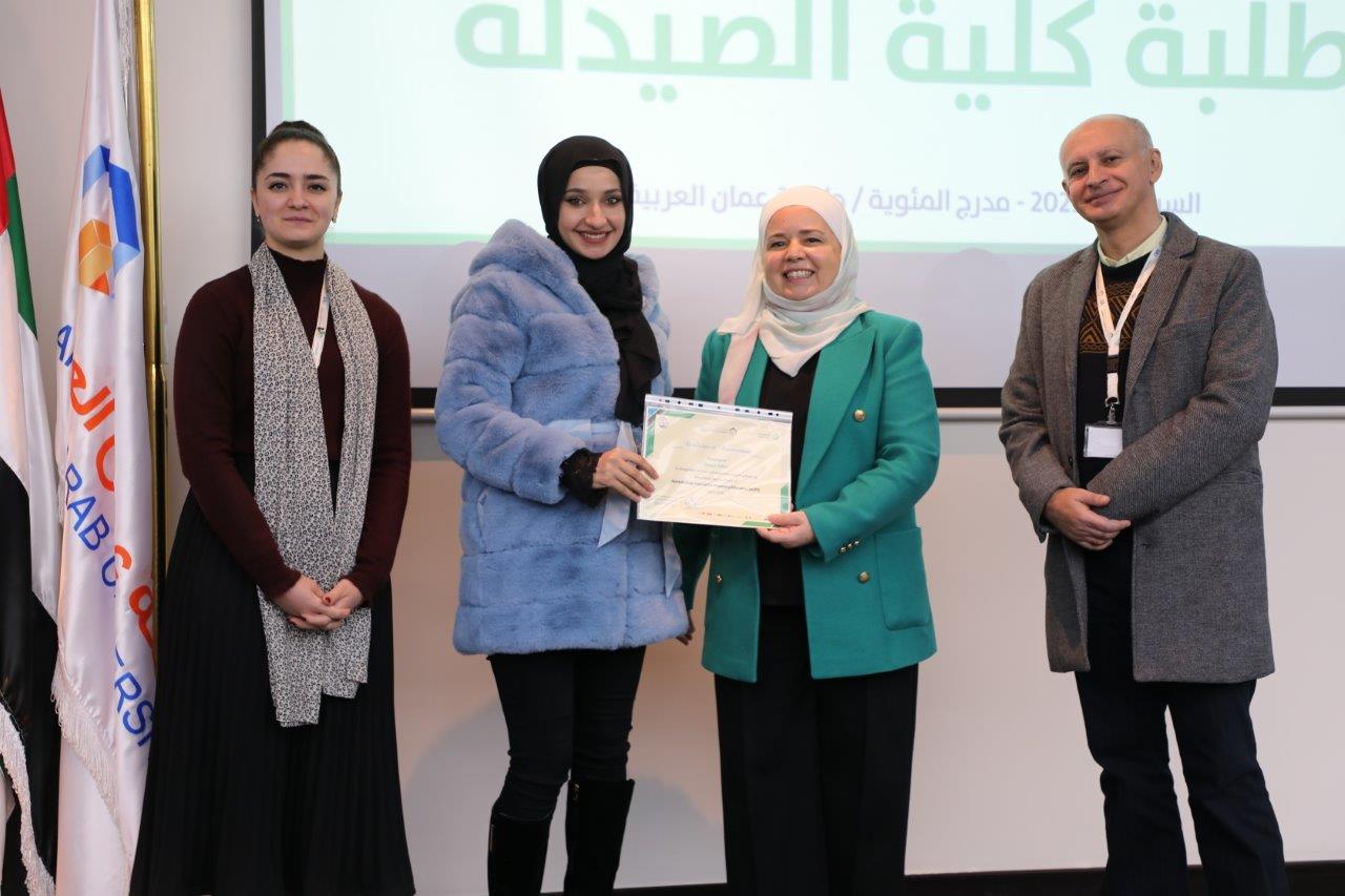 كلية الصيدلة في "جامعة عمان العربية" تحتفي بإنجازات طلبتها في حفل تكريم مميز42