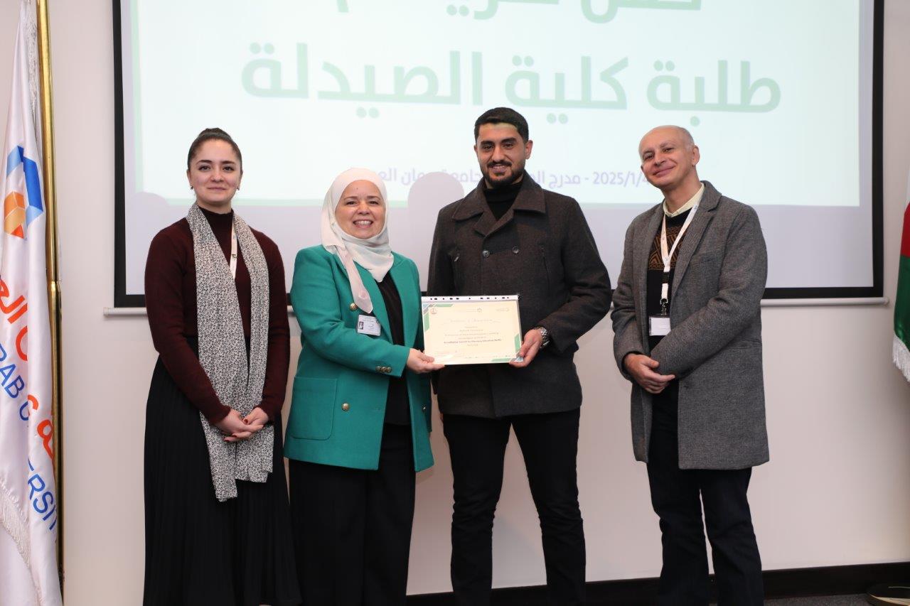 كلية الصيدلة في "جامعة عمان العربية" تحتفي بإنجازات طلبتها في حفل تكريم مميز43