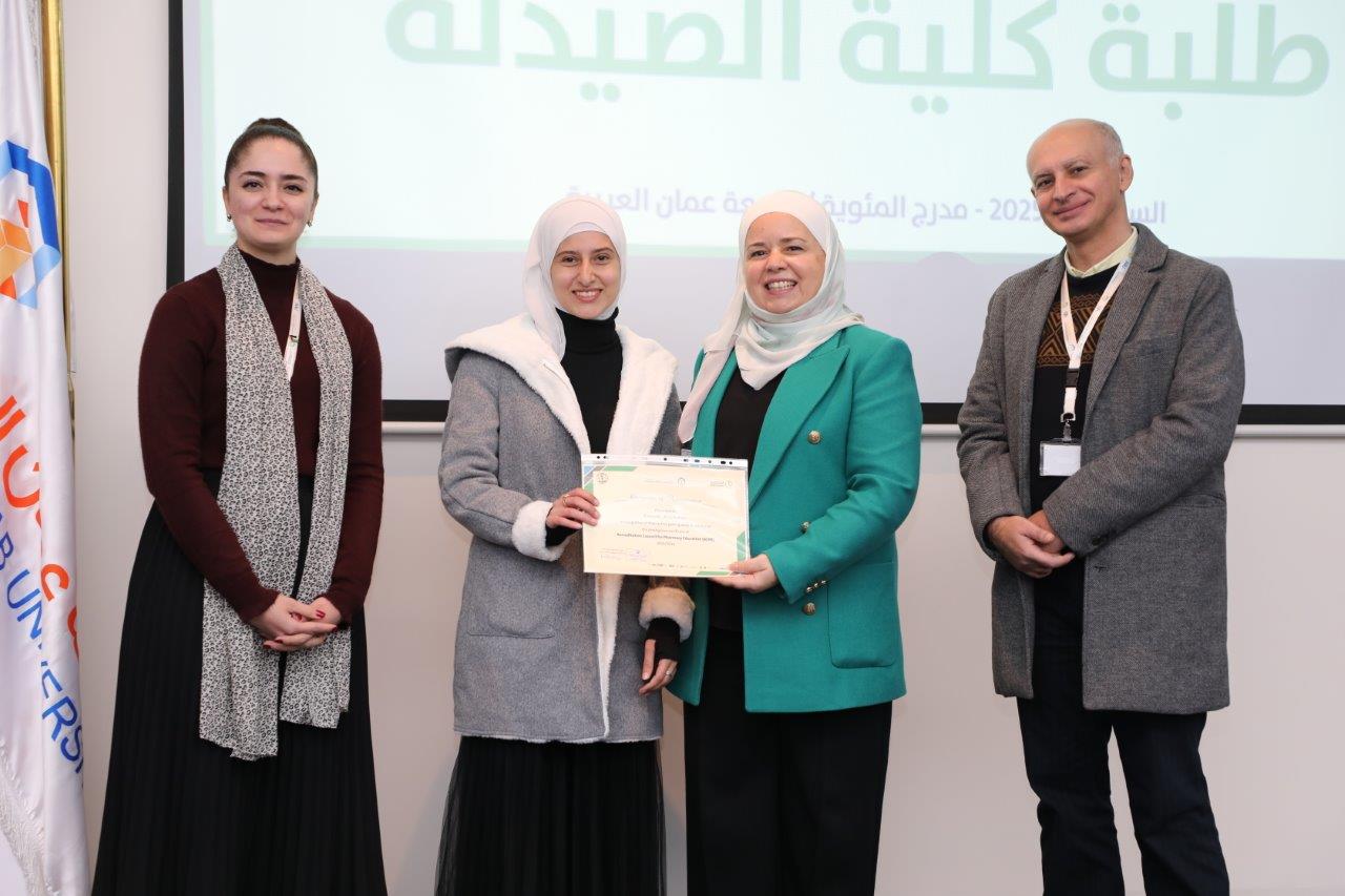 كلية الصيدلة في "جامعة عمان العربية" تحتفي بإنجازات طلبتها في حفل تكريم مميز45