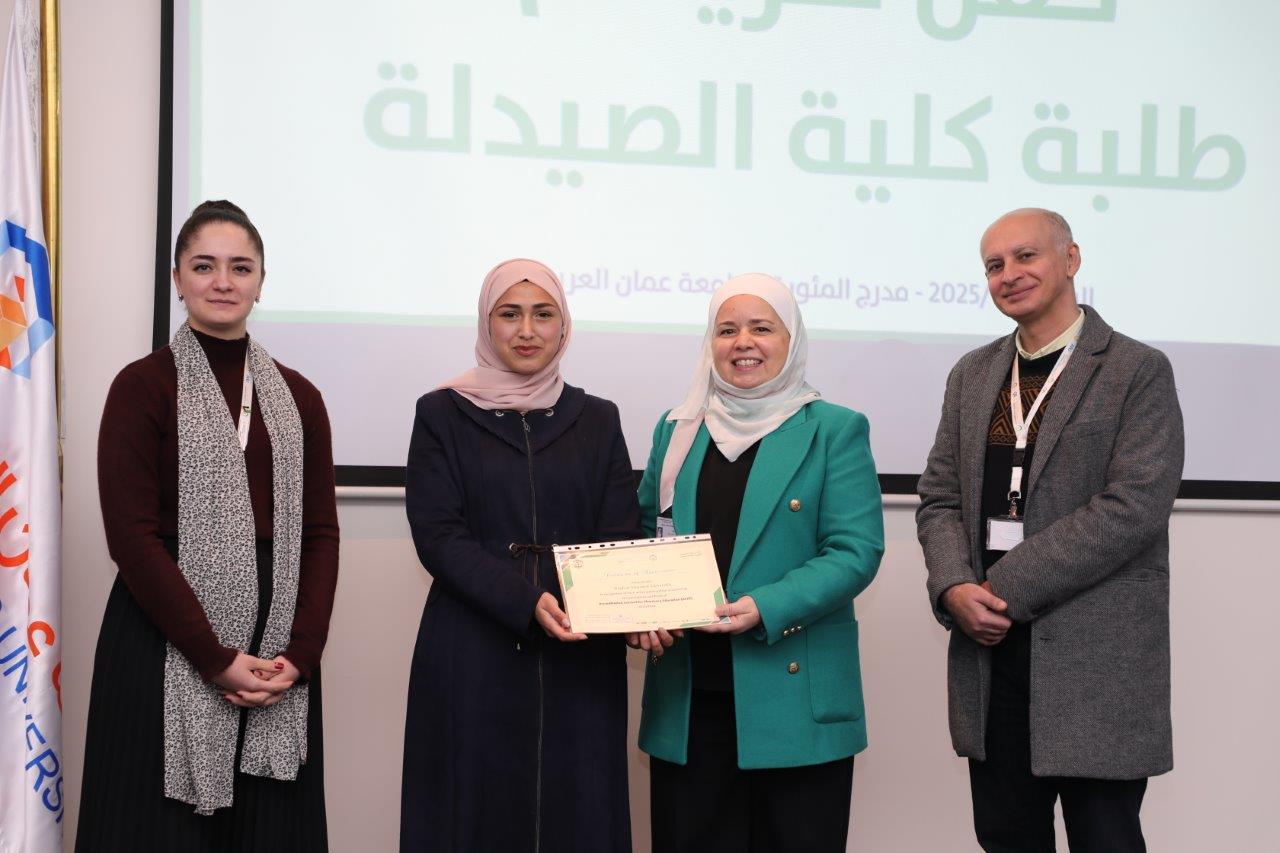 كلية الصيدلة في "جامعة عمان العربية" تحتفي بإنجازات طلبتها في حفل تكريم مميز47