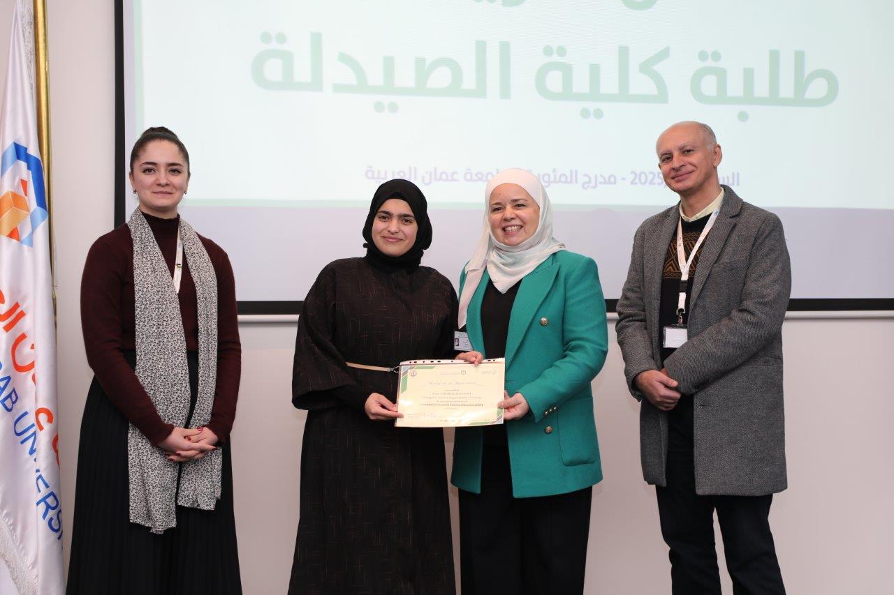 كلية الصيدلة في "جامعة عمان العربية" تحتفي بإنجازات طلبتها في حفل تكريم مميز48