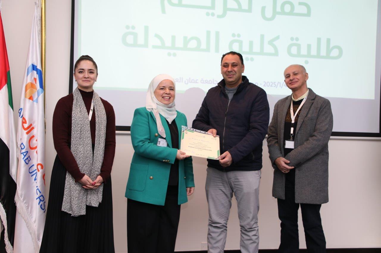 كلية الصيدلة في "جامعة عمان العربية" تحتفي بإنجازات طلبتها في حفل تكريم مميز52