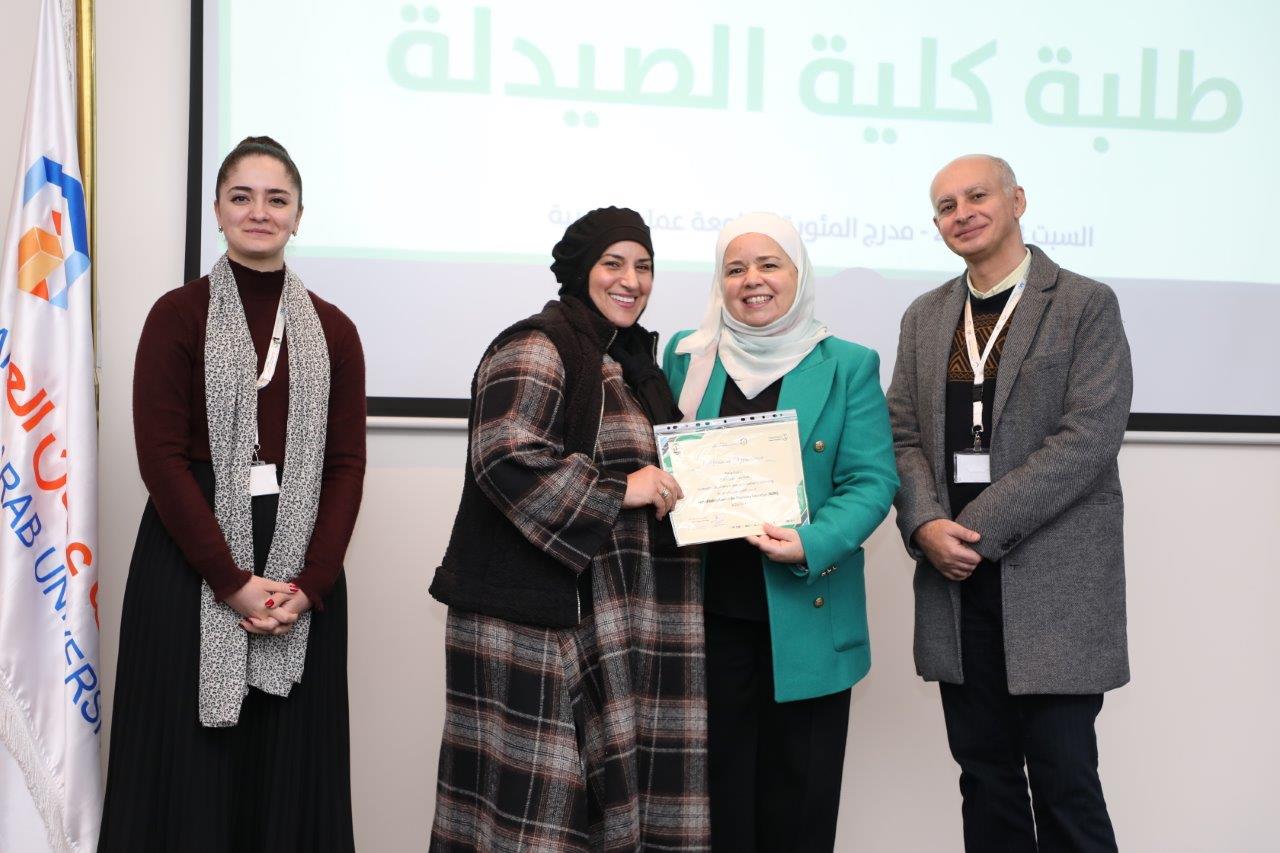 كلية الصيدلة في "جامعة عمان العربية" تحتفي بإنجازات طلبتها في حفل تكريم مميز53