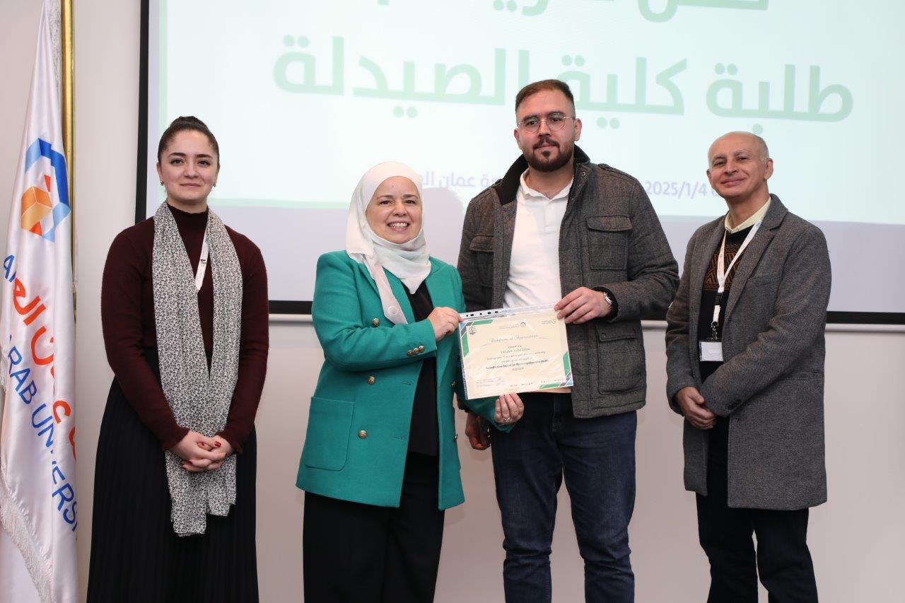 كلية الصيدلة في "جامعة عمان العربية" تحتفي بإنجازات طلبتها في حفل تكريم مميز54