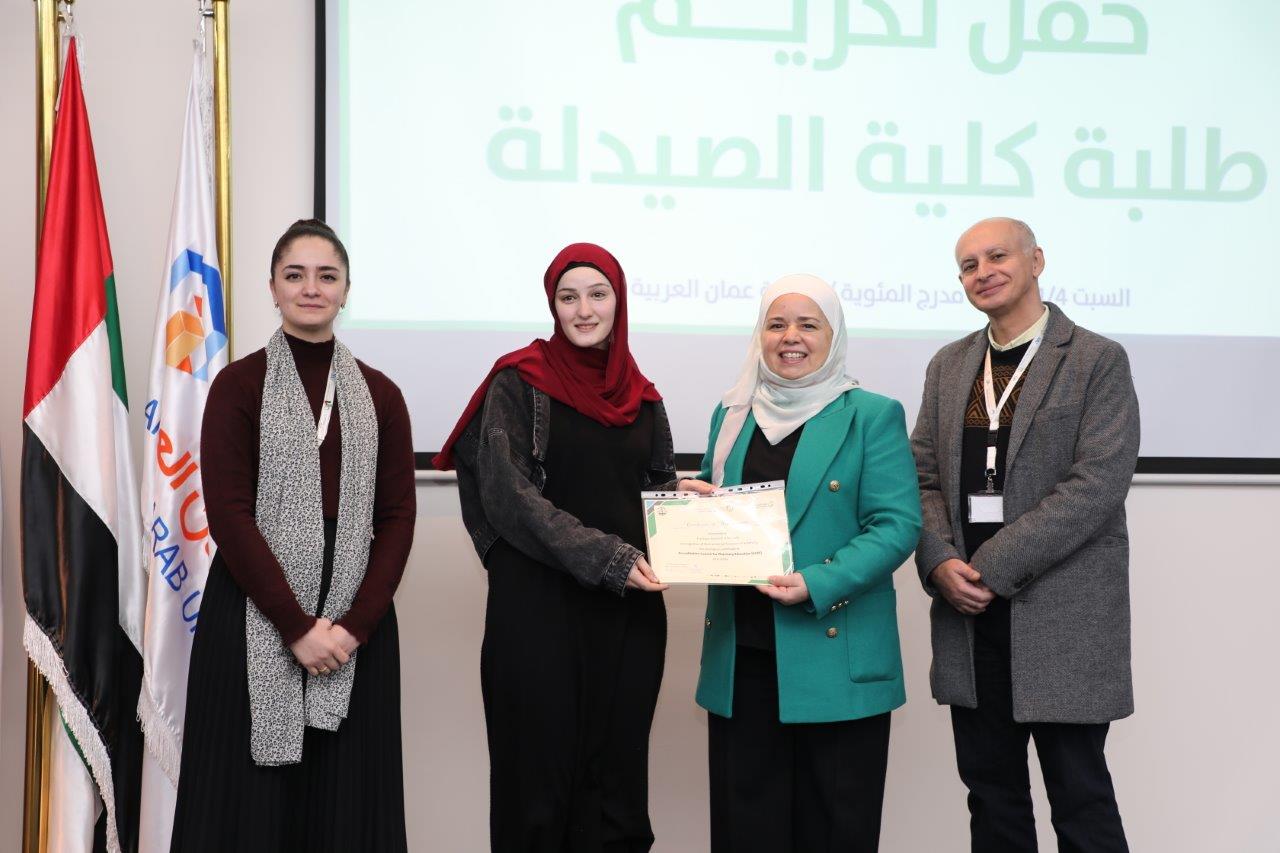 كلية الصيدلة في "جامعة عمان العربية" تحتفي بإنجازات طلبتها في حفل تكريم مميز56