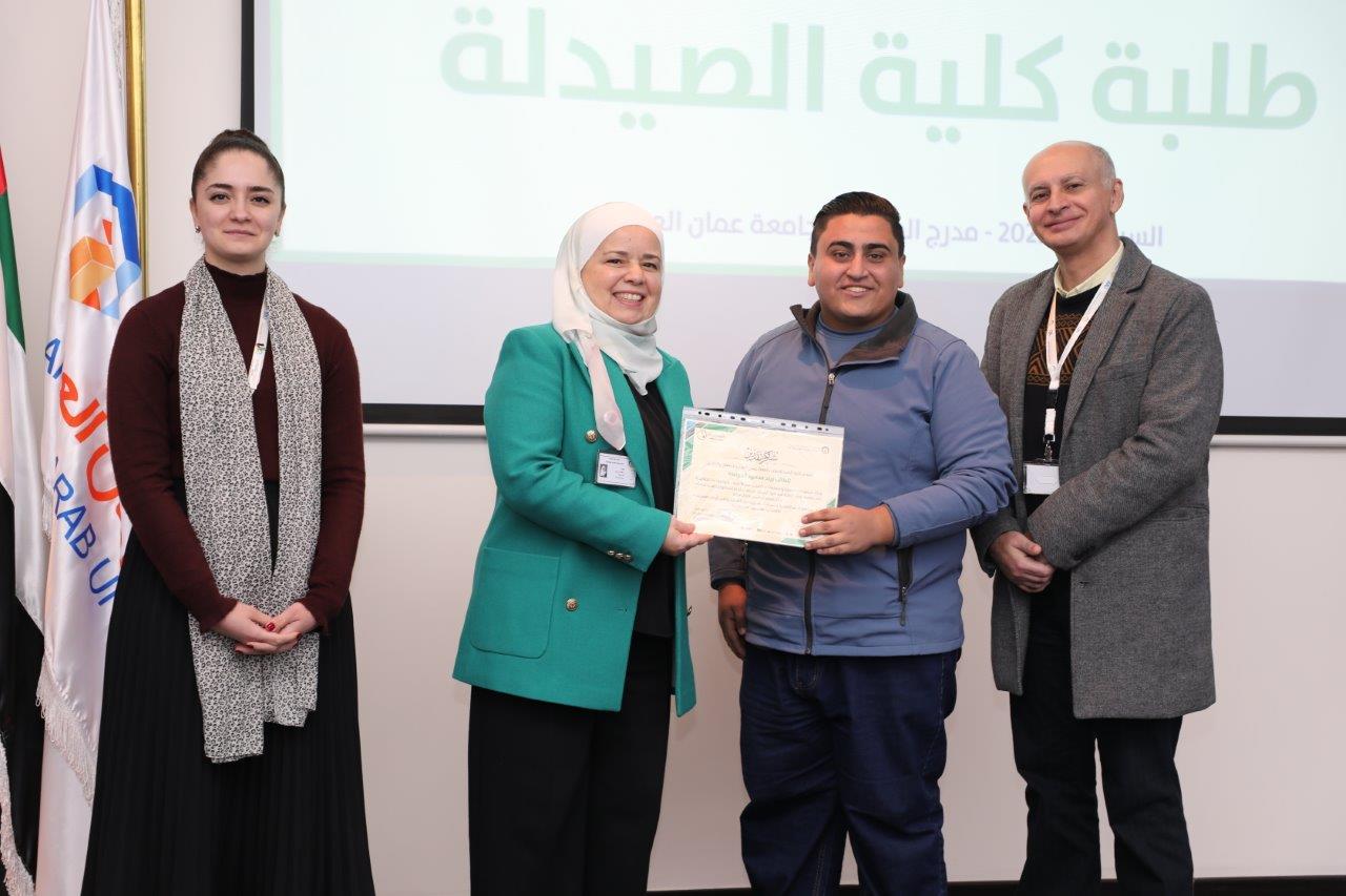 كلية الصيدلة في "جامعة عمان العربية" تحتفي بإنجازات طلبتها في حفل تكريم مميز60