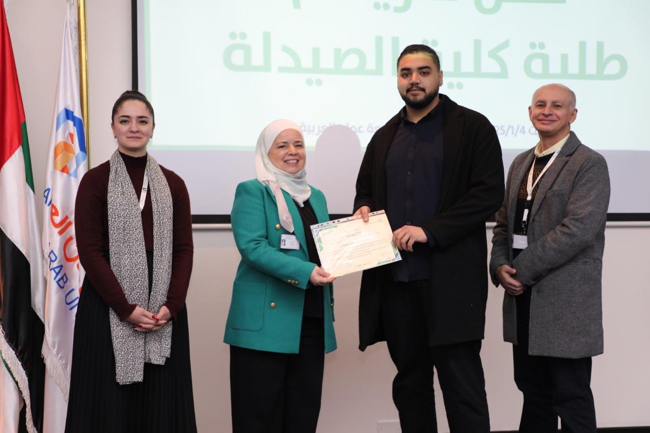 كلية الصيدلة في "جامعة عمان العربية" تحتفي بإنجازات طلبتها في حفل تكريم مميز61