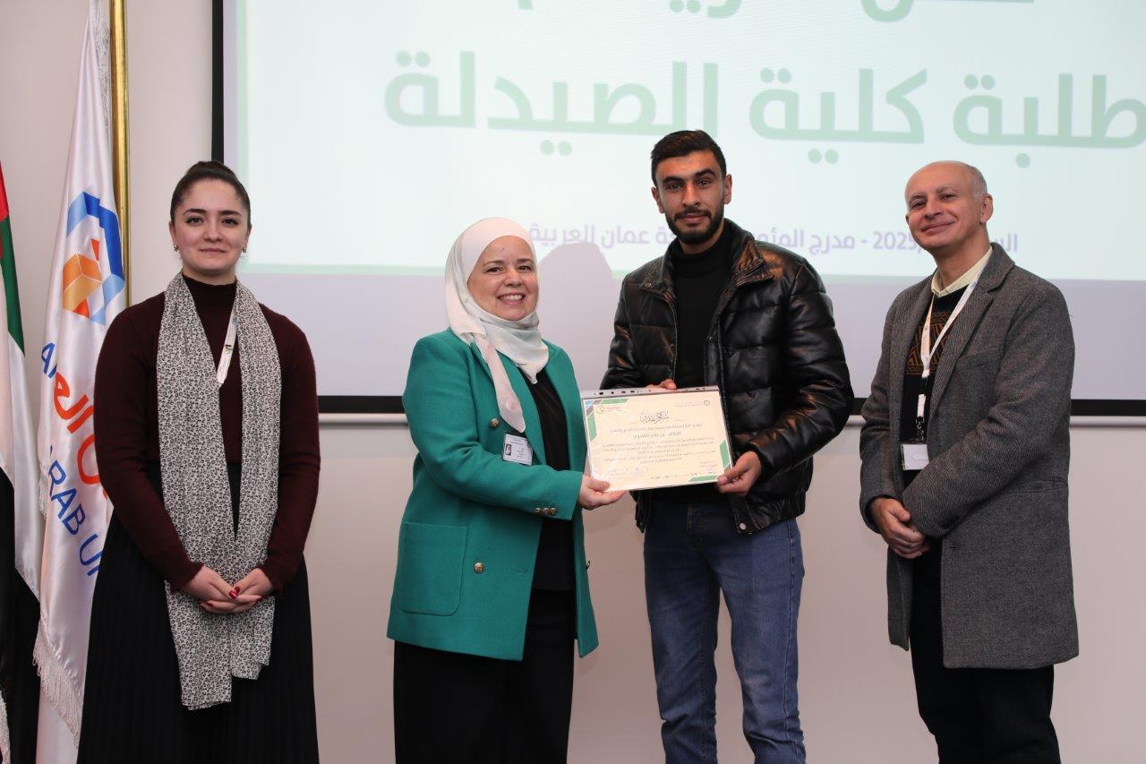 كلية الصيدلة في "جامعة عمان العربية" تحتفي بإنجازات طلبتها في حفل تكريم مميز64