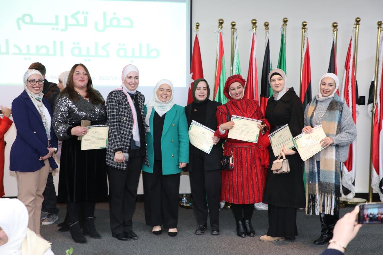 كلية الصيدلة في "جامعة عمان العربية" تحتفي بإنجازات طلبتها في حفل تكريم مميز68
