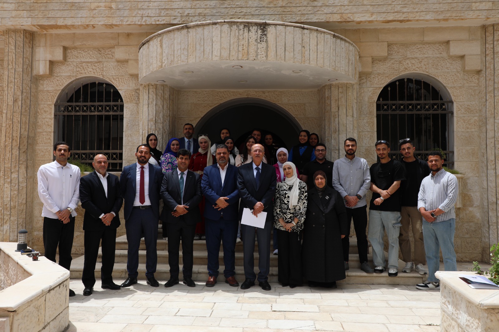 طلبة كلية الحقوق في "عمان العربية" يزورون المركز الوطني لحقوق الانسان1