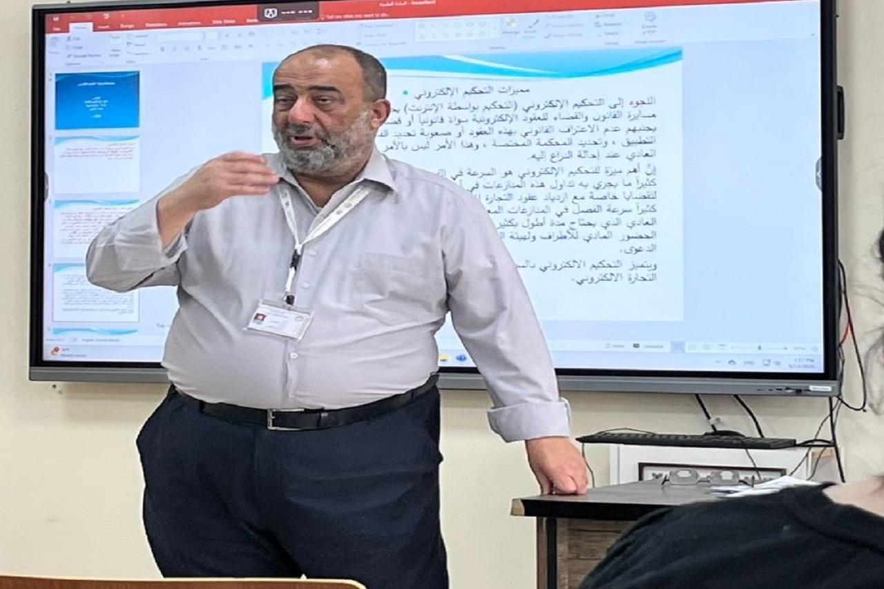 جامعة عمان العربية تعقد ورشة تدريبية حول "التحكيم الإلكتروني" لطلبة الحقوق1