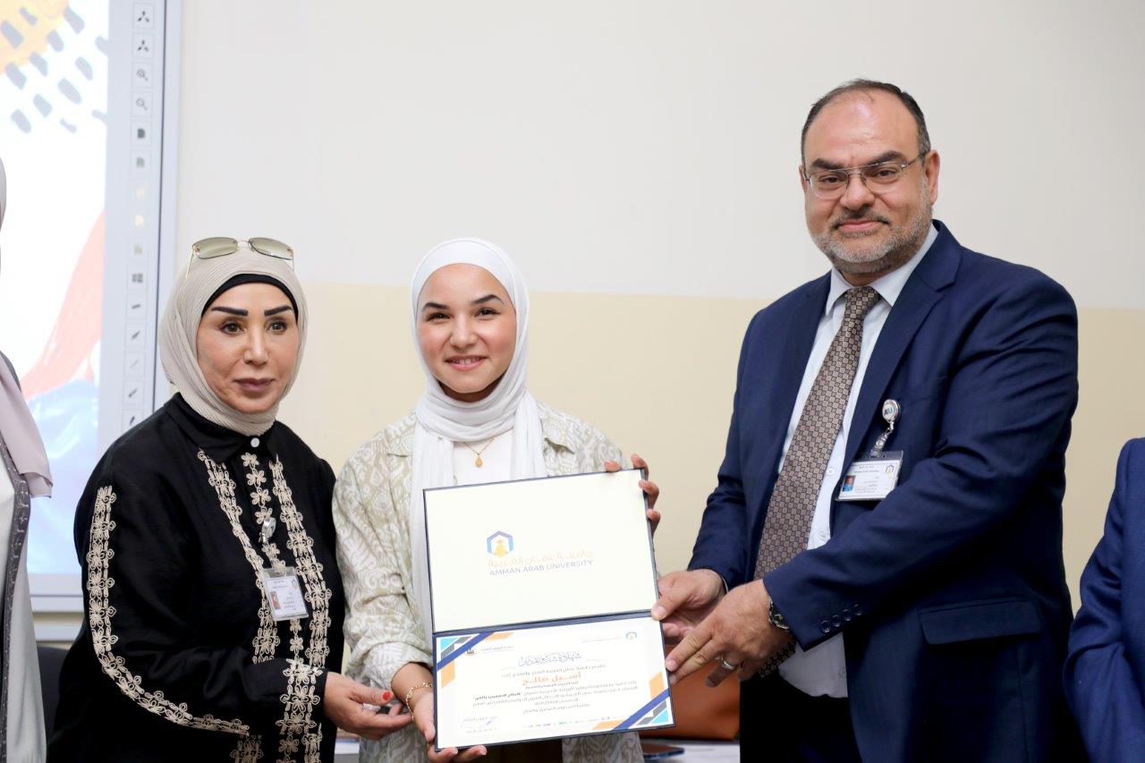 جامعة عمان العربية تنظم ورشة تدريبية بعنوان "العلاج النفسي بالفن" للتوعية بالطرق الصحيحة للتفريغ النفسي4
