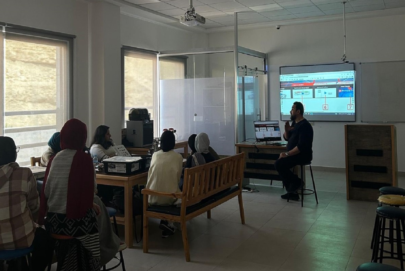 جامعة عمان العربية تعزز مهارات طلبتها في مجال الروبوتات من خلال دورة تدريبية متقدمة1