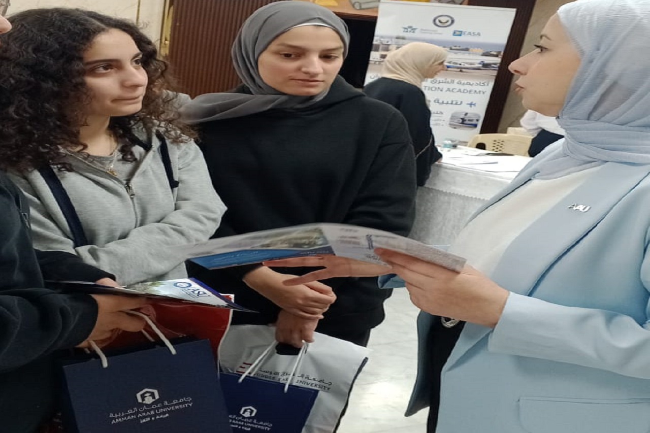 جامعة عمان العربية تشارك مدارس الاتحاد في فعالية "يوم التحدث الوظيفي"7