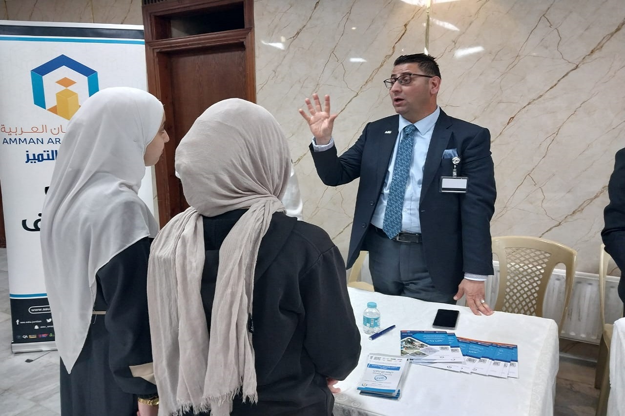 جامعة عمان العربية تشارك مدارس الاتحاد في فعالية "يوم التحدث الوظيفي"11