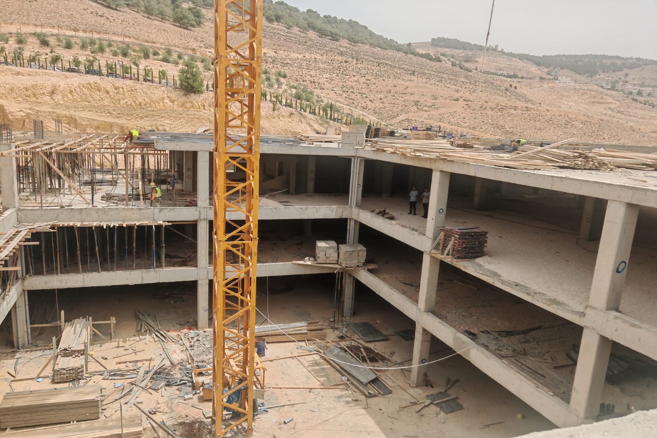 طلبة الهندسة المدنية في "عمان العربية" يتعرفون على مراحل تنفيذ المشاريع الإنشائية ميدانياً1