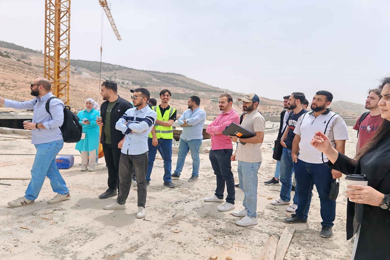 طلبة الهندسة المدنية في "عمان العربية" يتعرفون على مراحل تنفيذ المشاريع الإنشائية ميدانياً5