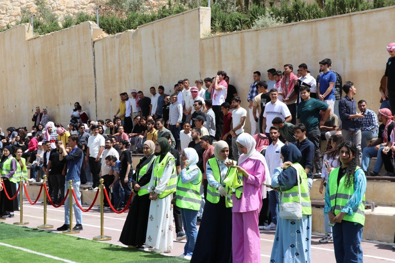 "عمان العربية" تُشعل روح التنافس بين طلبتها في "مسابقات التحدي" بحضور المؤثر أديب السمكي8
