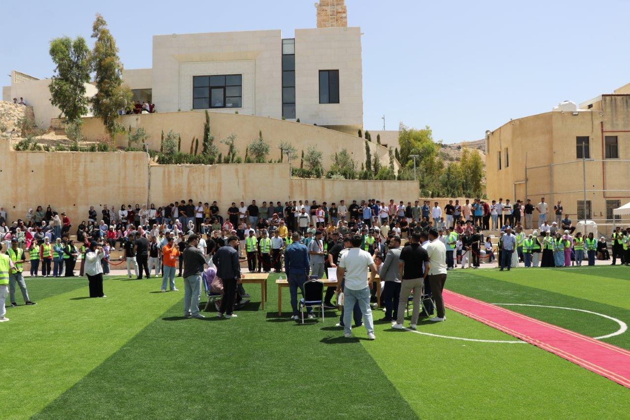 "عمان العربية" تُشعل روح التنافس بين طلبتها في "مسابقات التحدي" بحضور المؤثر أديب السمكي14
