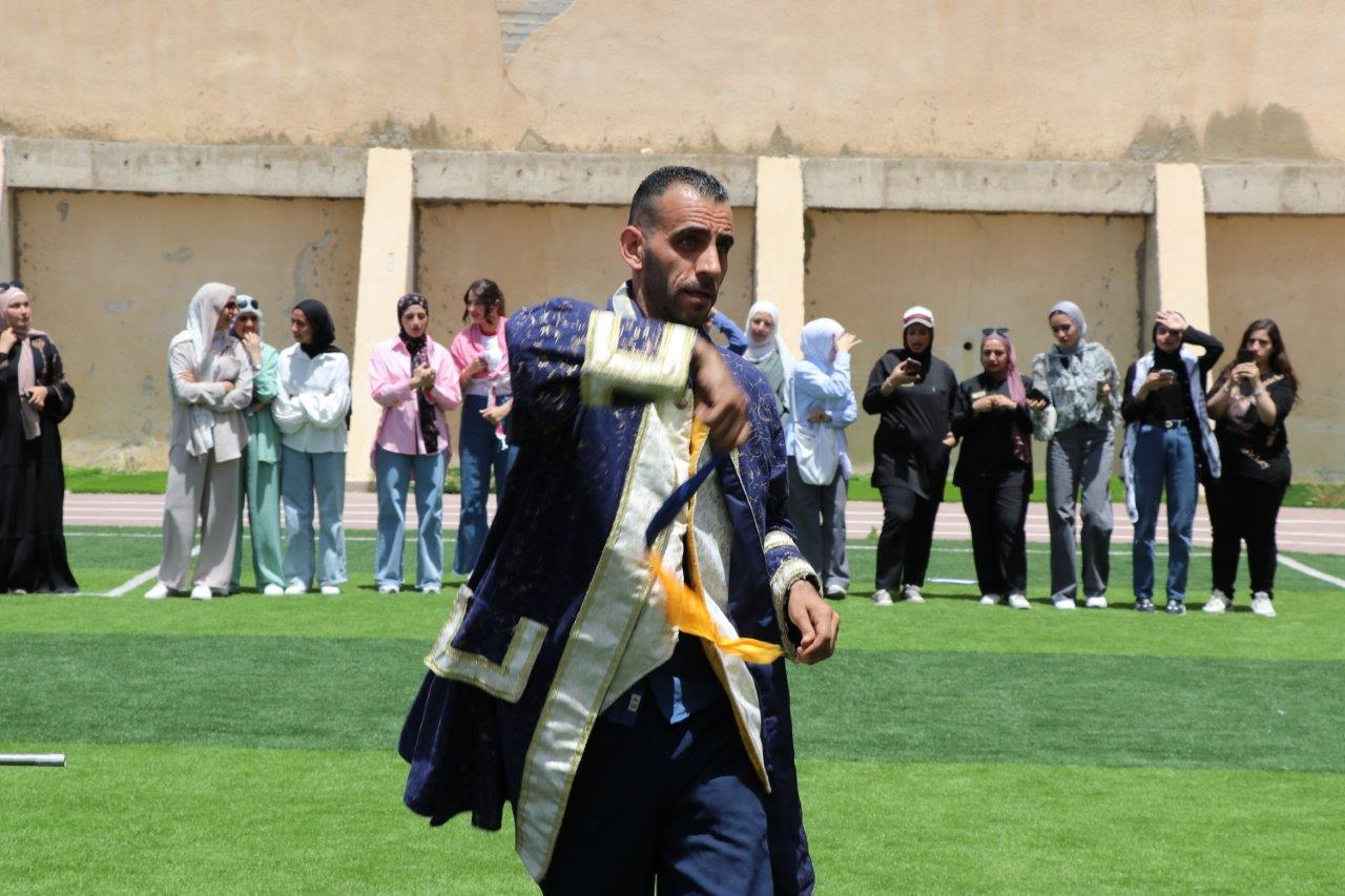"عمان العربية" تُشعل روح التنافس بين طلبتها في "مسابقات التحدي" بحضور المؤثر أديب السمكي16