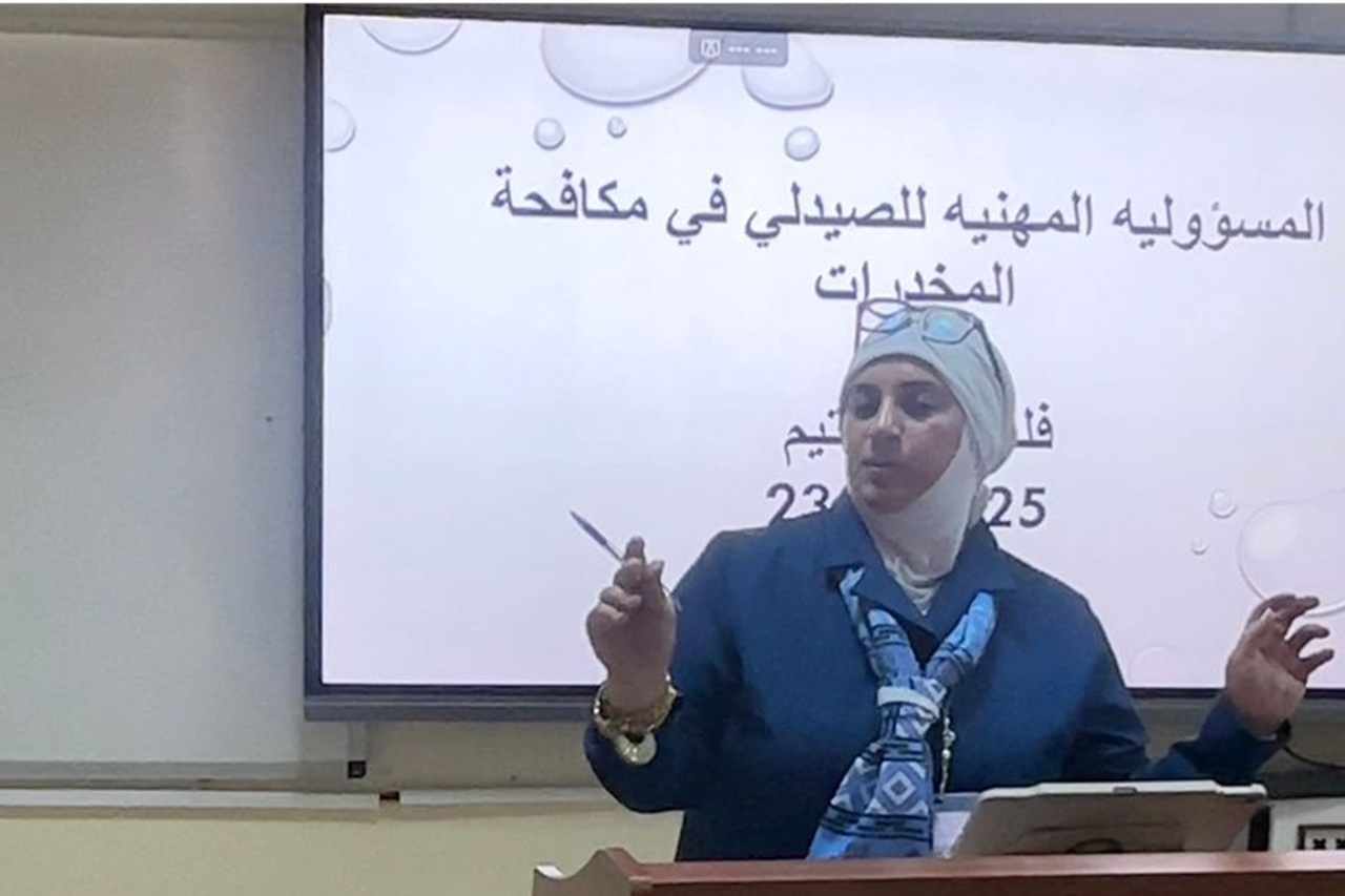 خريجة صيدلة "عمان العربية" تقدم ورشة توعوية حول المسؤولية المهنية للصيدلاني في مكافحة المخدرات3