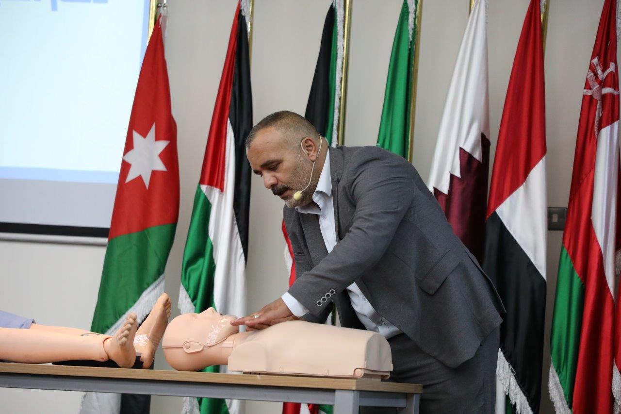جامعة عمان العربية تعقد محاضرة تدريبية حول دعم الحياة الأساسي للإسعافات الأولية3