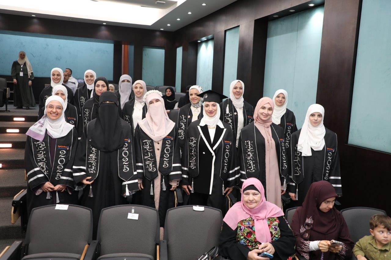جامعة عمان العربية ترعى حفل تخريج طلبة الدبلوم التدريبي "الارشاد الاسري التربوي"4