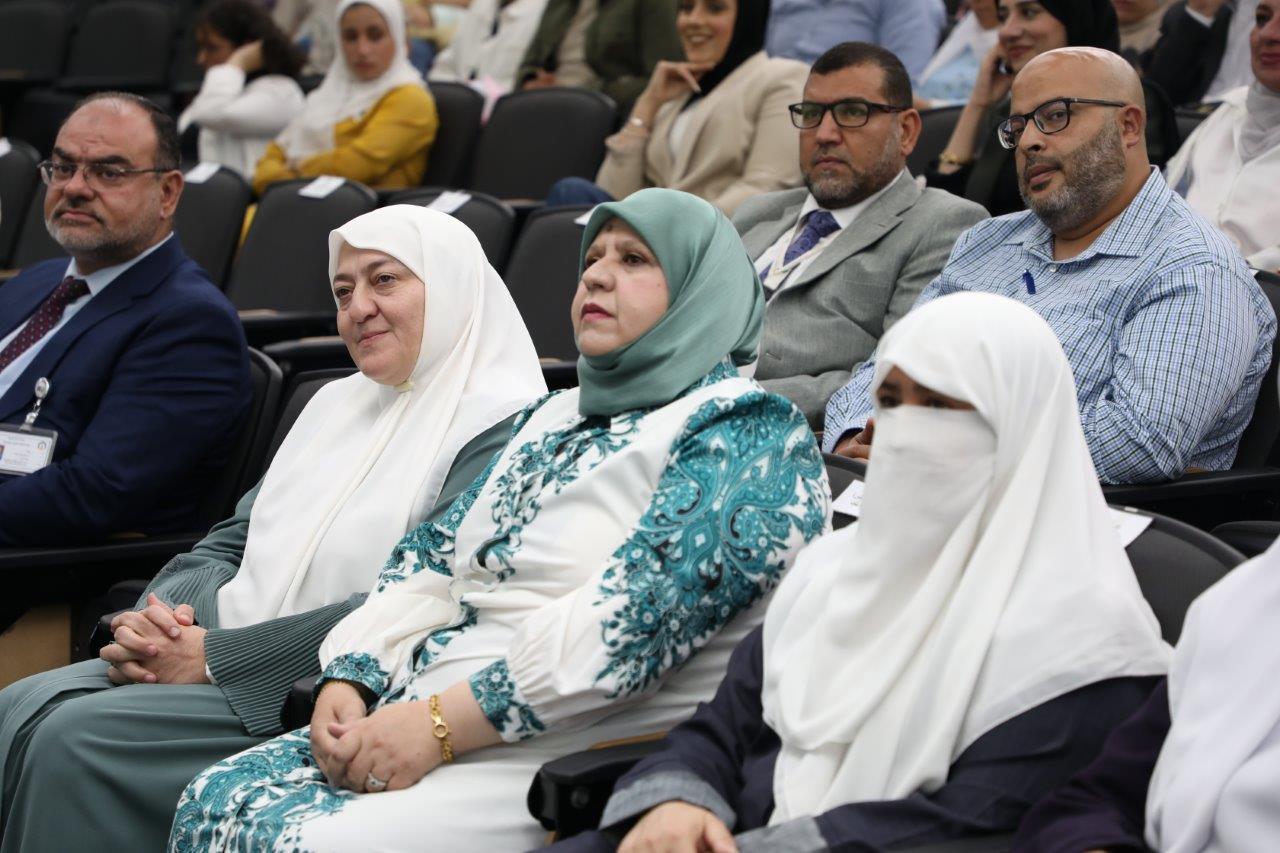 جامعة عمان العربية ترعى حفل تخريج طلبة الدبلوم التدريبي "الارشاد الاسري التربوي"7