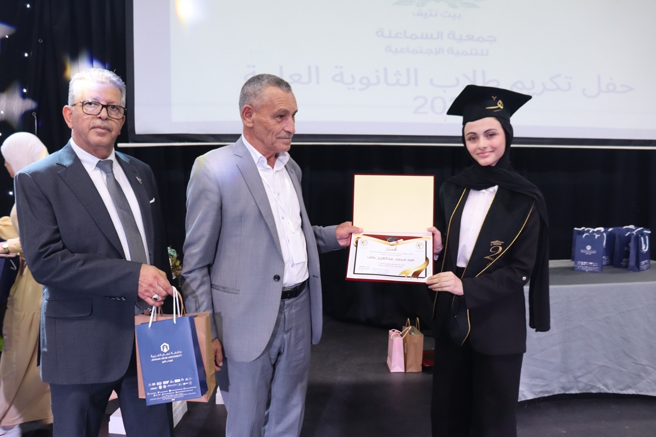 جامعة عمان العربية تحتفي بالطلبة المتفوقين وتستعرض تخصصاتها الجديدة في مدارس الحصاد1