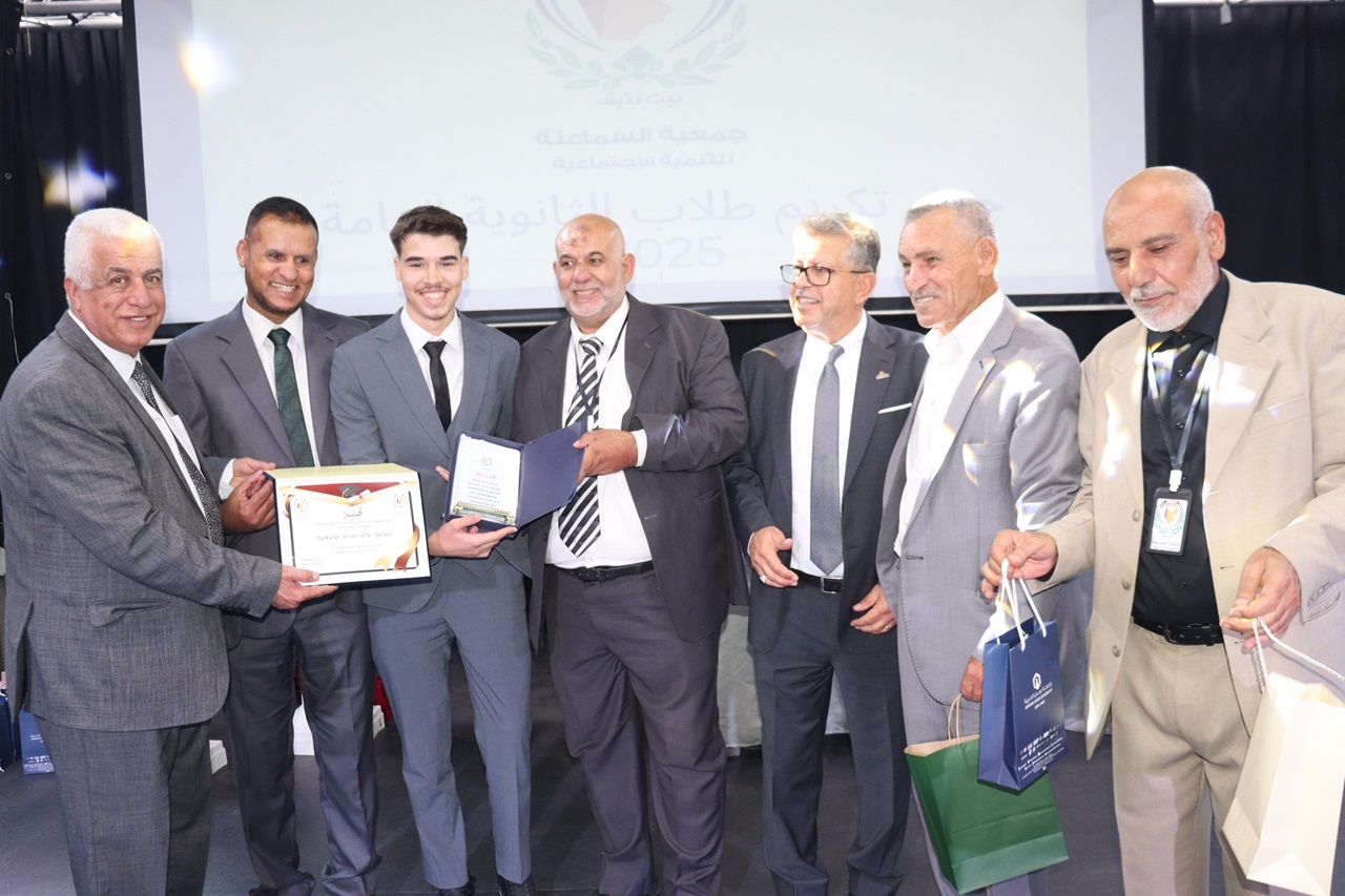 جامعة عمان العربية تحتفي بالطلبة المتفوقين وتستعرض تخصصاتها الجديدة في مدارس الحصاد4
