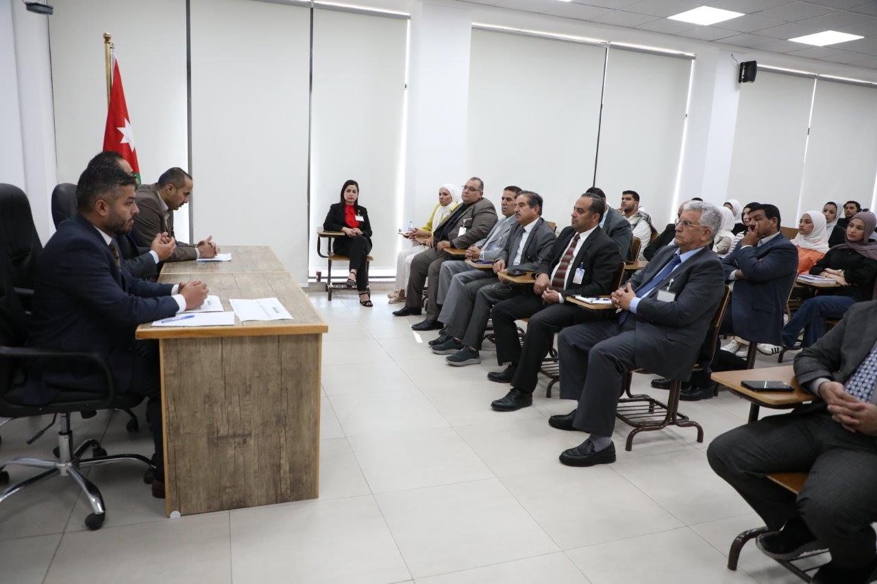 كلية الحقوق في جامعة عمان العربية تعزز التواصل مع طلبتها5