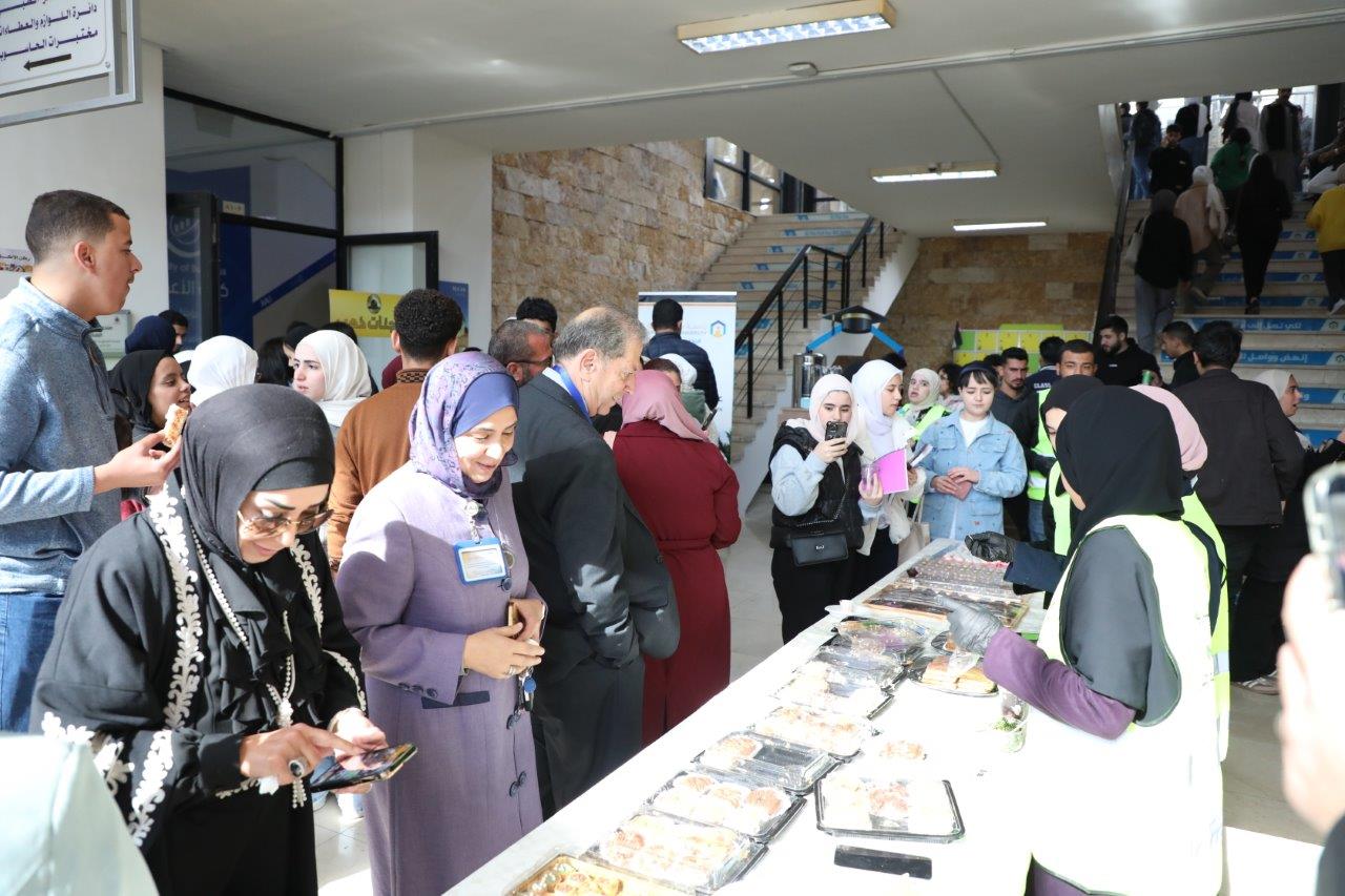 كلية الشريعة في "عمان العربية" تنظم "بازار بصمة خير" دعمًا للطلبة وتعزيزًا للمسؤولية الاجتماعية2