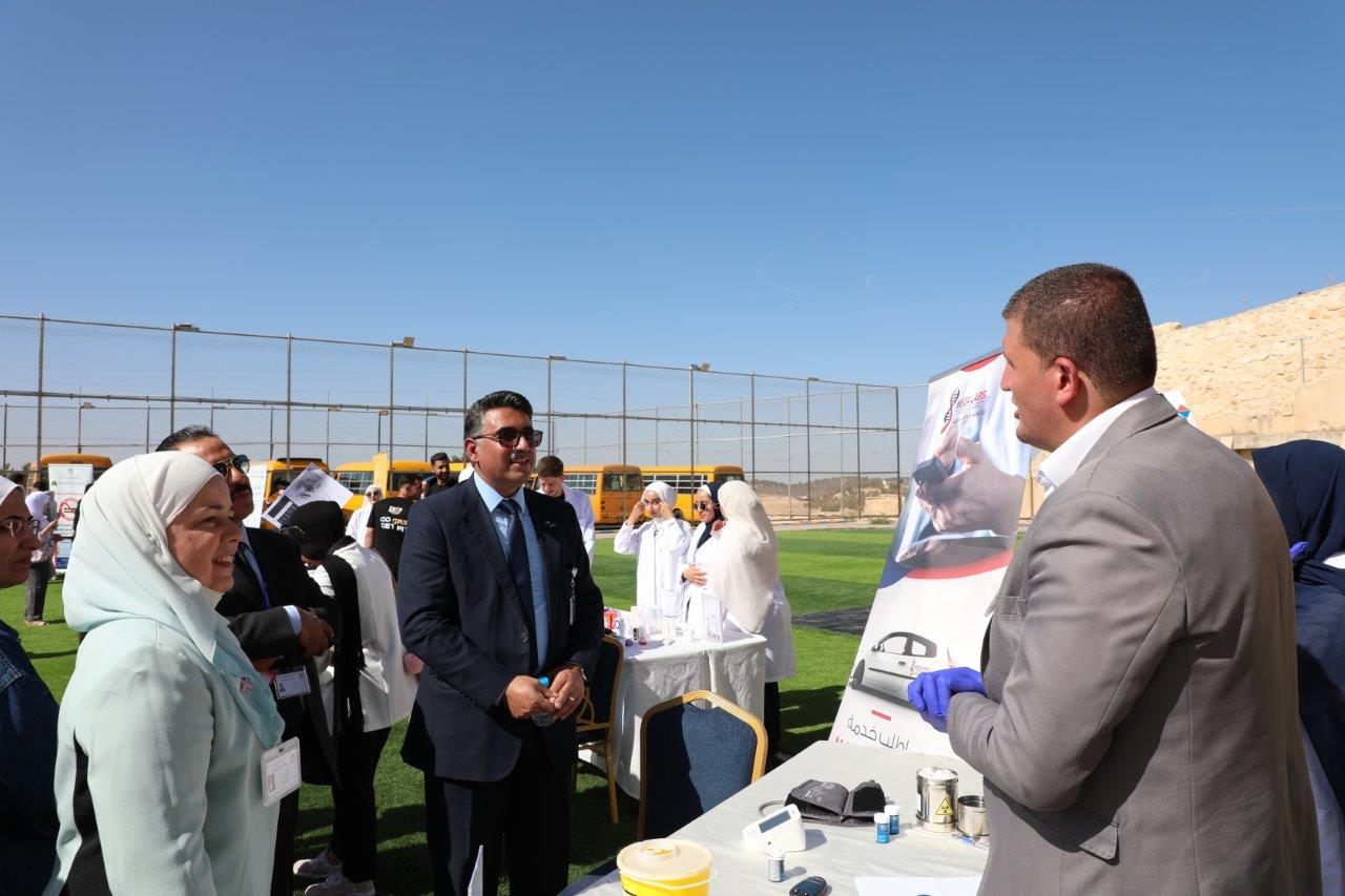 صيدلة "عمان العربية" تنظم اليوم الصحي لمنتسبيها تحت شعار "صحتك بتهمنا"11