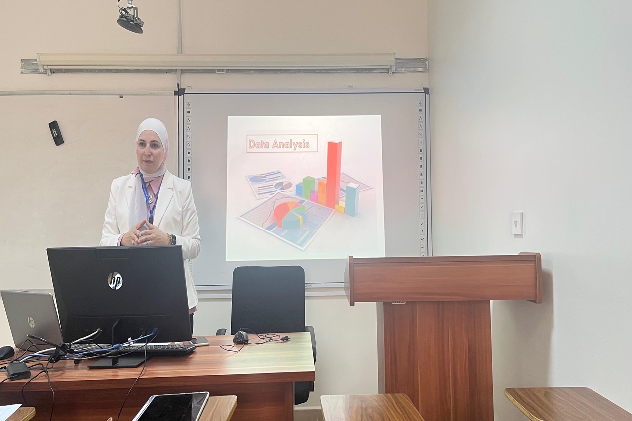 صيدلة "عمان العربية" تُنظّم ورشة تدريبية بعنوان "أساسيات تحليل البيانات" لتعزيز المهارات البحثية للطلبة1