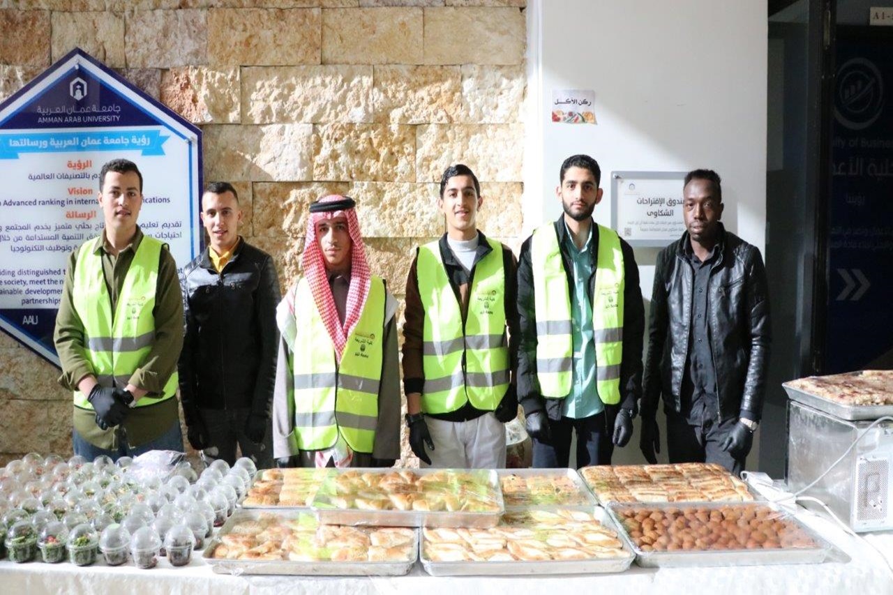 كلية الشريعة في "عمان العربية" تنظم "بازار بصمة خير" دعمًا للطلبة وتعزيزًا للمسؤولية الاجتماعية3
