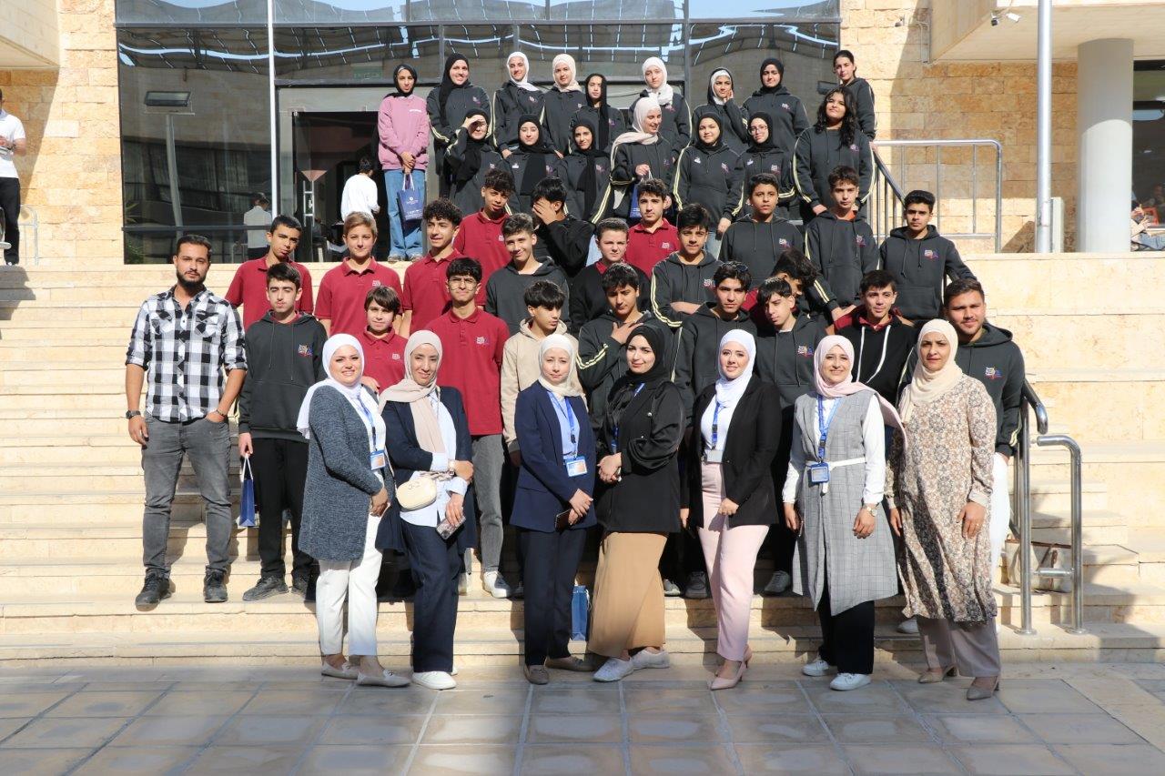 "عمان العربية" تستقبل طلبة مدرسة أكاديمية جسور المعرفة الدولية في إطار تعزيز دورها الأكاديمي5
