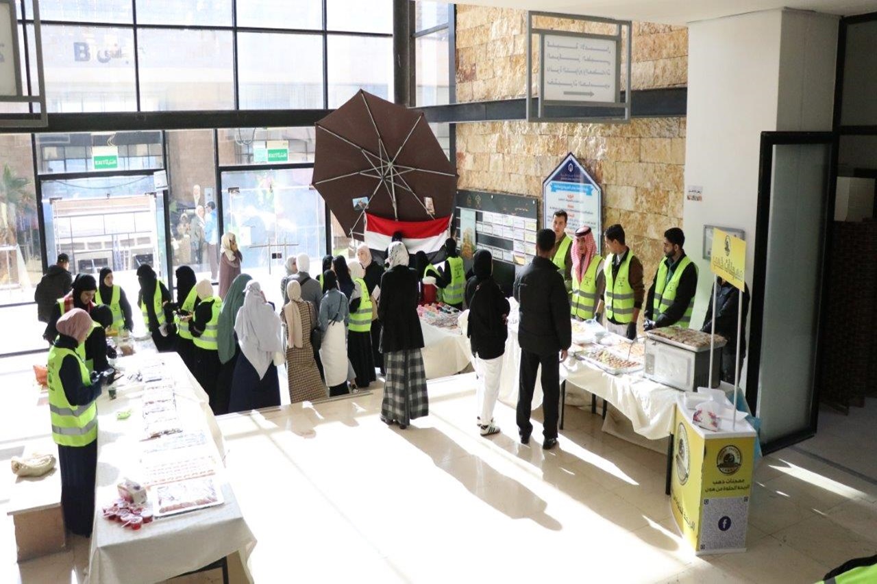 كلية الشريعة في "عمان العربية" تنظم "بازار بصمة خير" دعمًا للطلبة وتعزيزًا للمسؤولية الاجتماعية8