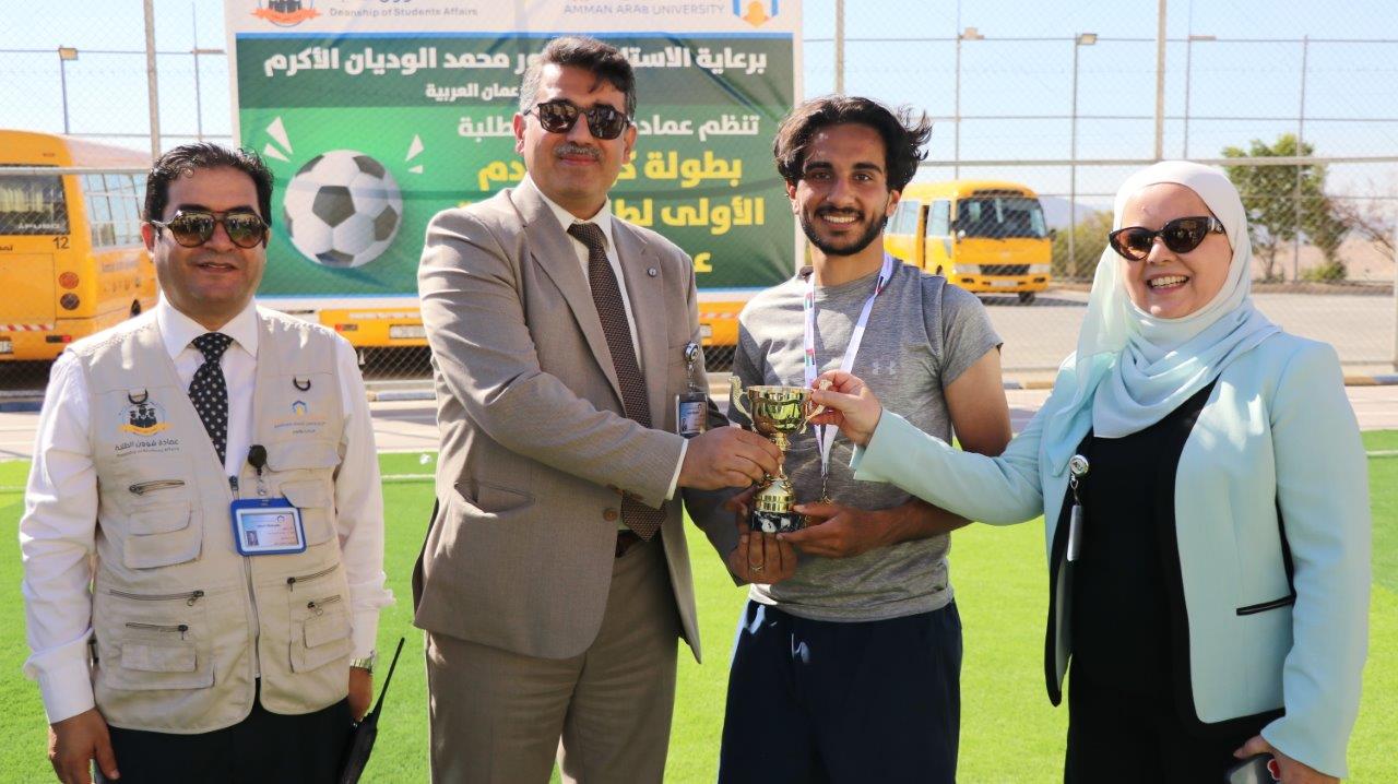 فريق طلبة كلية صيدلة "عمان العربية" يُتوج ببطولة كرة القدم على مستوى كليات الجامعة9
