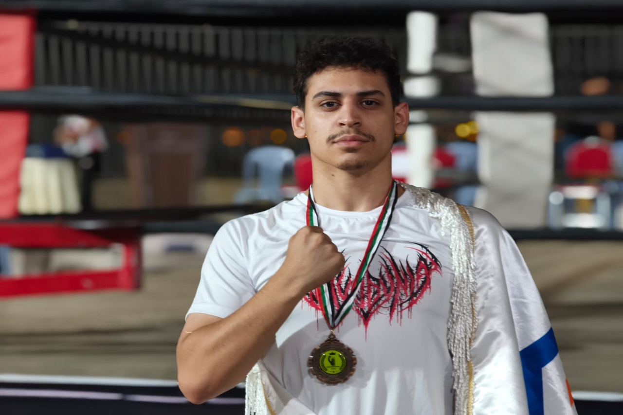الطالب الخالدي من عمان العربية يحصل على المركز الثالث في بطولة الجنوب للرياضات القتالية2