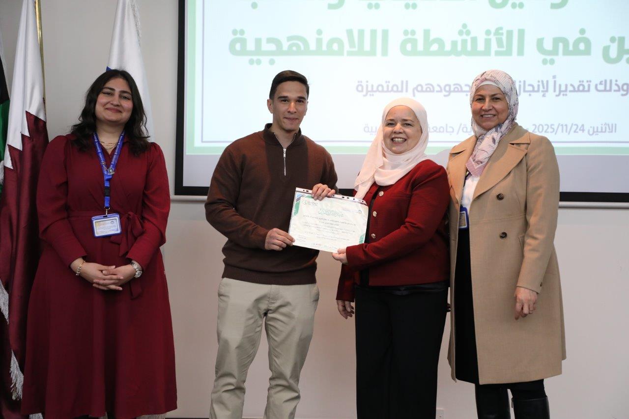 كلية الصيدلة في جامعة عمان العربية تكرّم طلبتها المتفوقين والمتميزين في الأنشطة اللامنهجية34